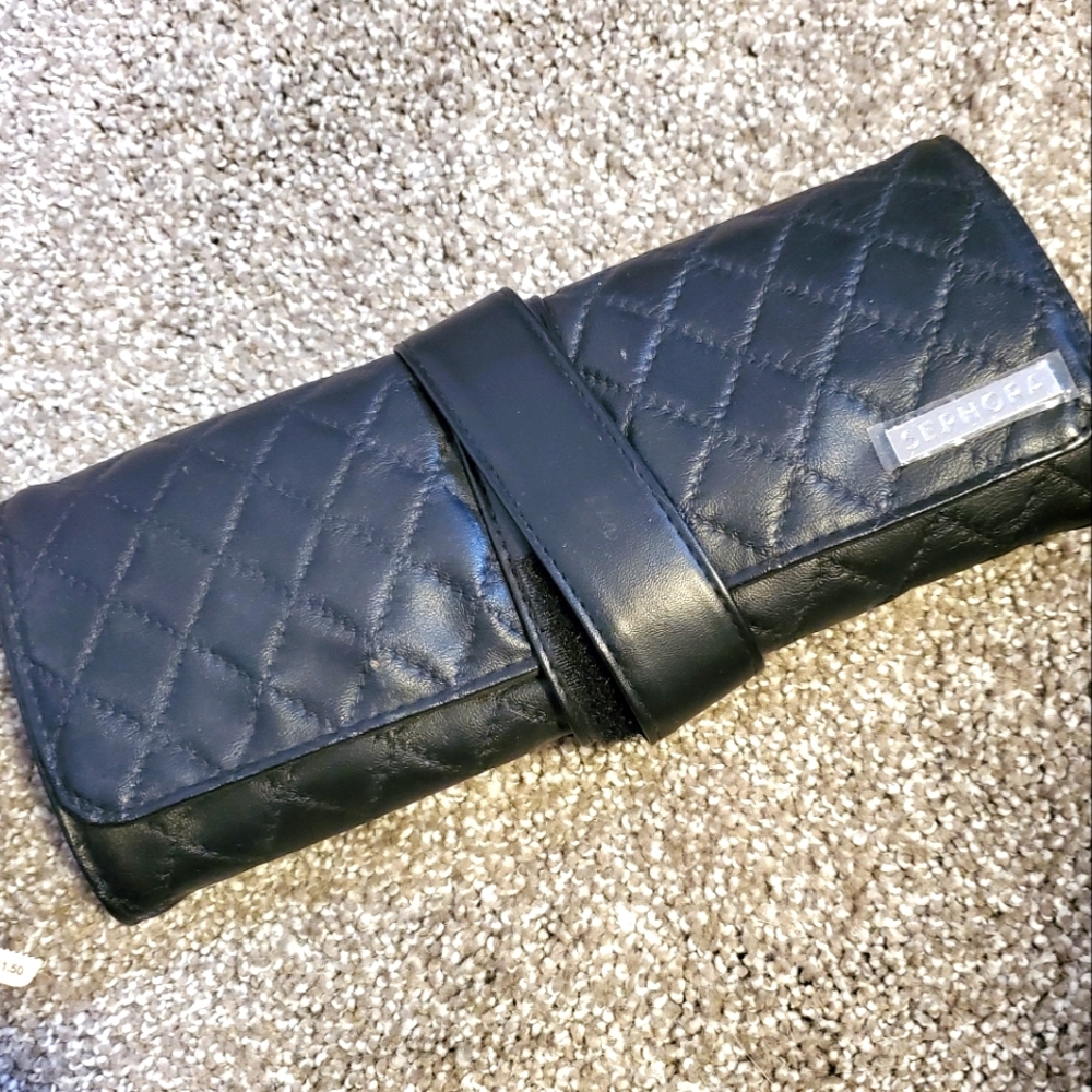 3/$30   🖤👝   EUC brush roll from Sephora